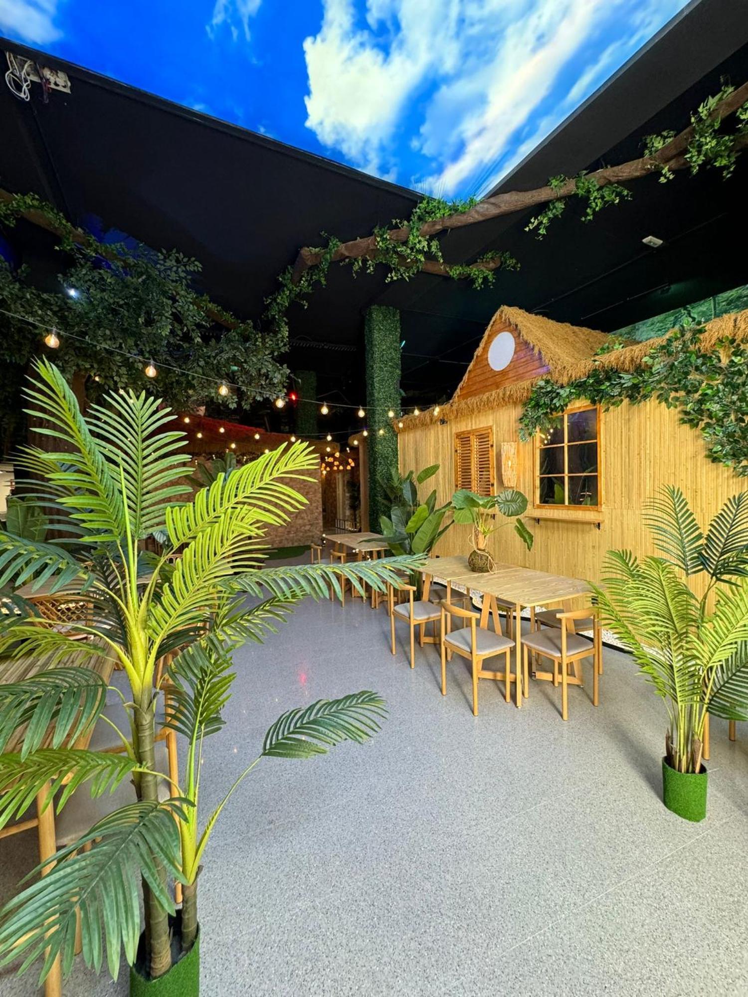 The Pod Suite Hostel Village Valencia Exterior photo